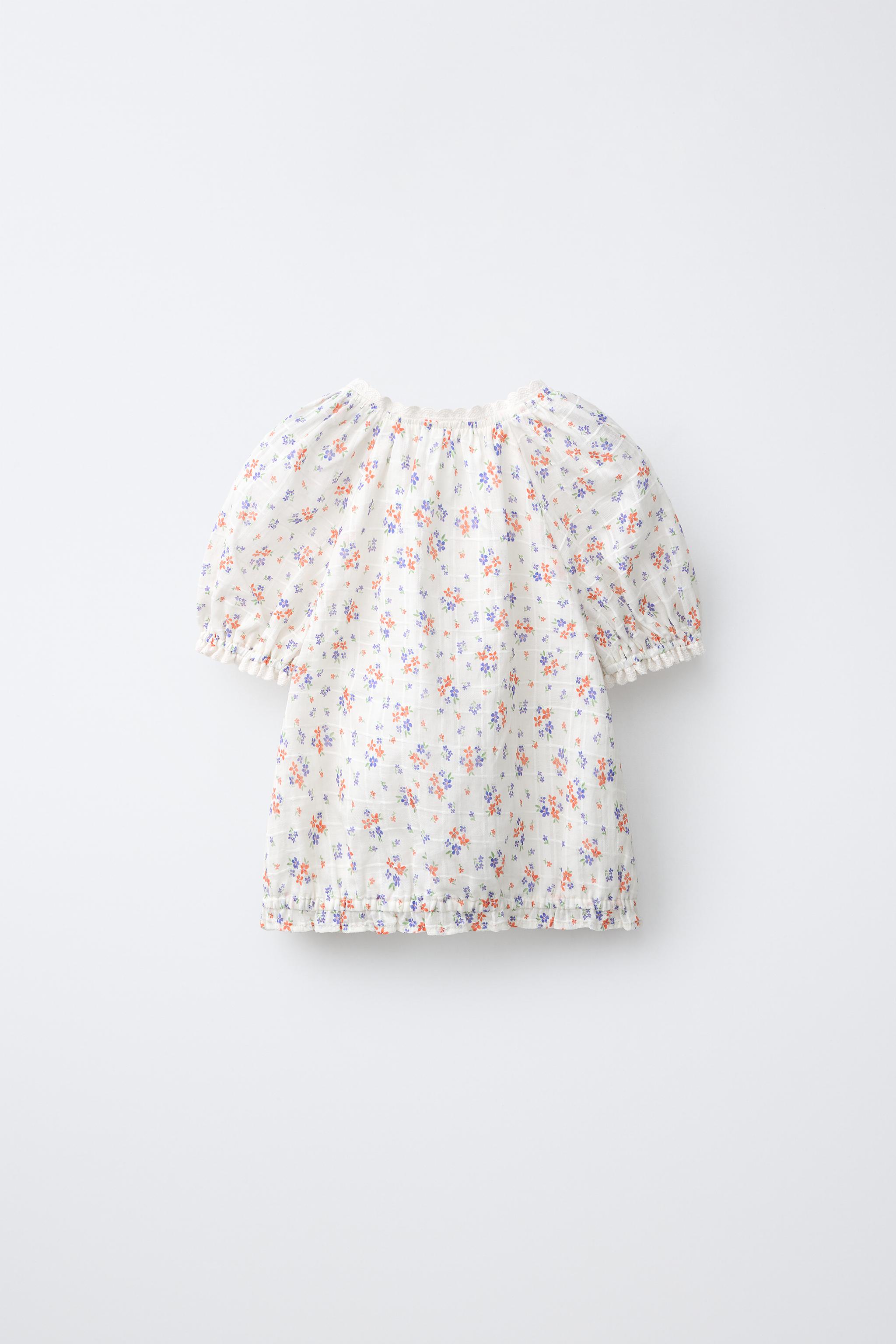 BLOUSE À FLEURS ET DENTELLE